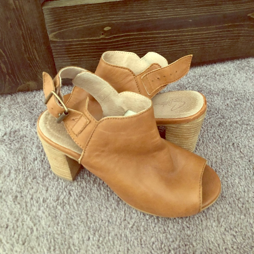 Leather heel sandals